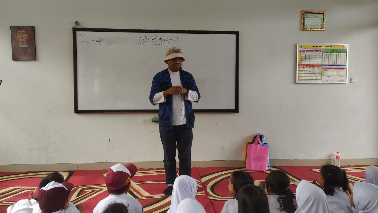 Wisata LiterAsyik Ke SDN Cipinang Besar Selatan 13